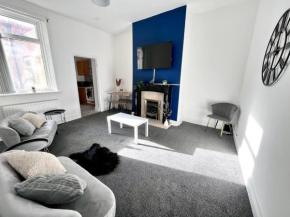 Homey 2 Bedroom Near The City